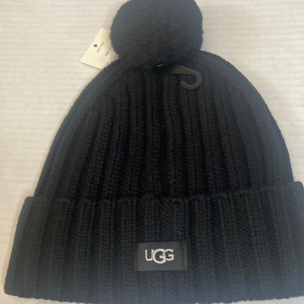 UGG ribbed pompom hat
